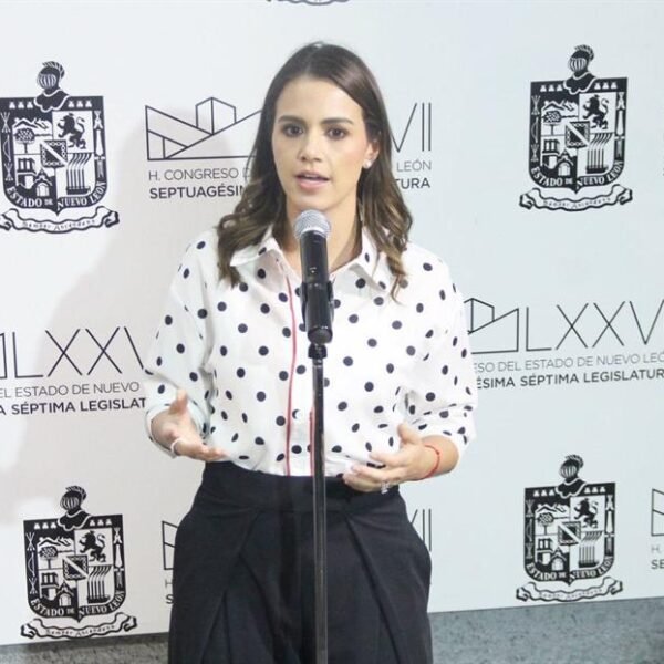 Propone GLPRI limitar redes sociales en planteles