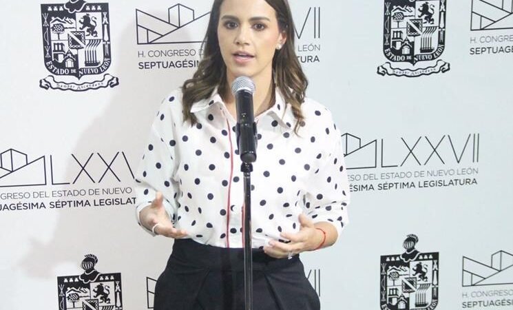 Propone GLPRI limitar redes sociales en planteles