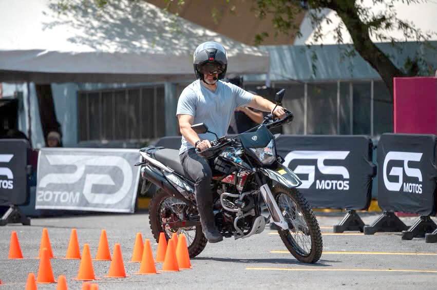 Impulsa Adrián conducción segura para motociclistas