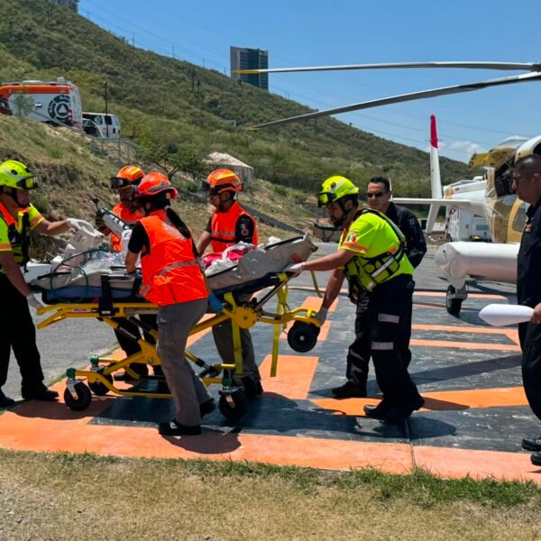 Trasladan vía aérea a Monterrey a niño de 10 años con quemaduras tras descarga eléctrica