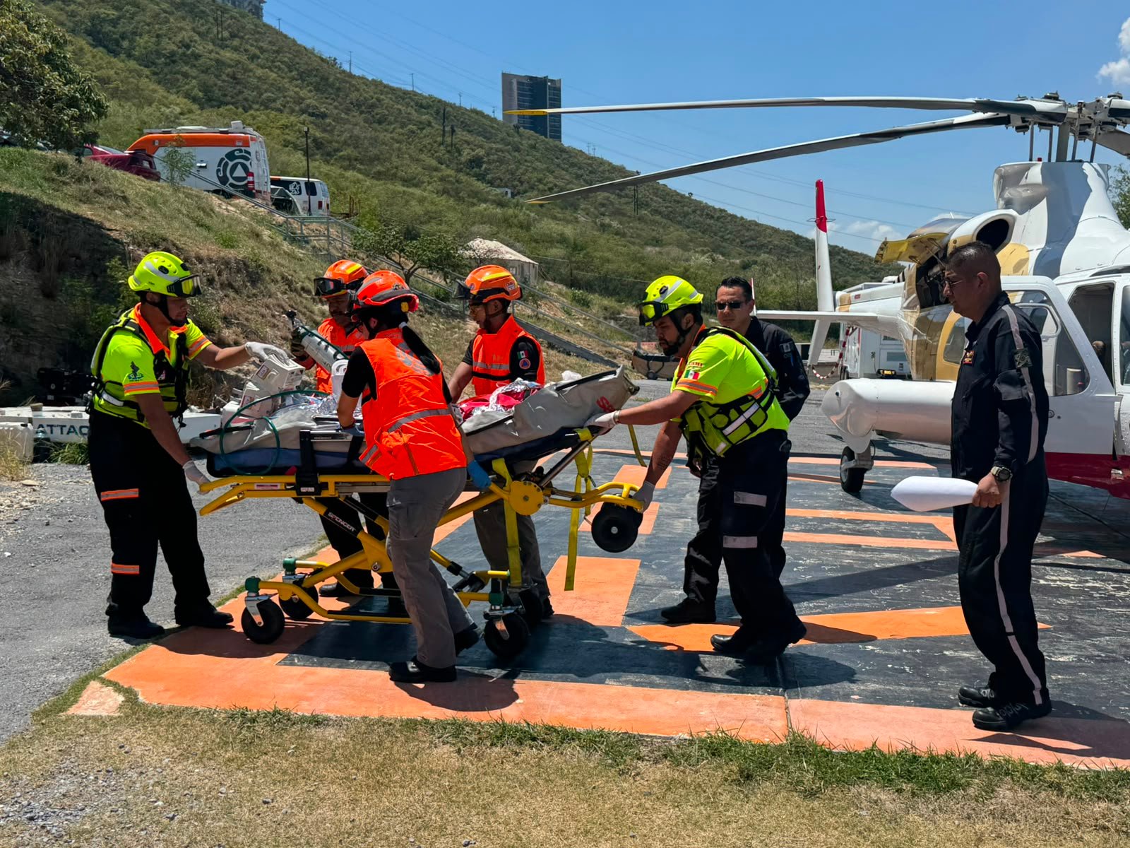 Trasladan vía aérea a Monterrey a niño de 10 años con quemaduras tras descarga eléctrica