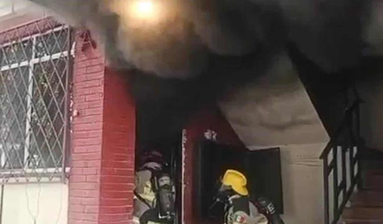 Evacúan a 12 por incendio en Condominios Constitución