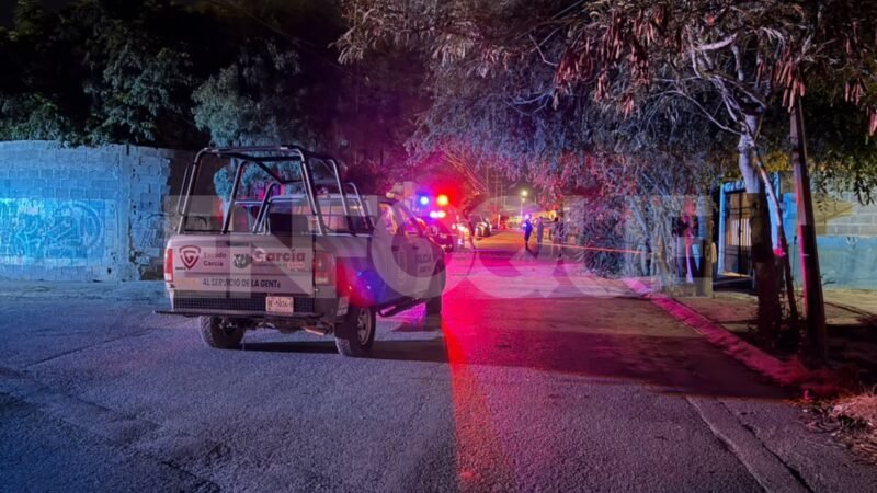 Balean a hombre en la sala de su casa en García
