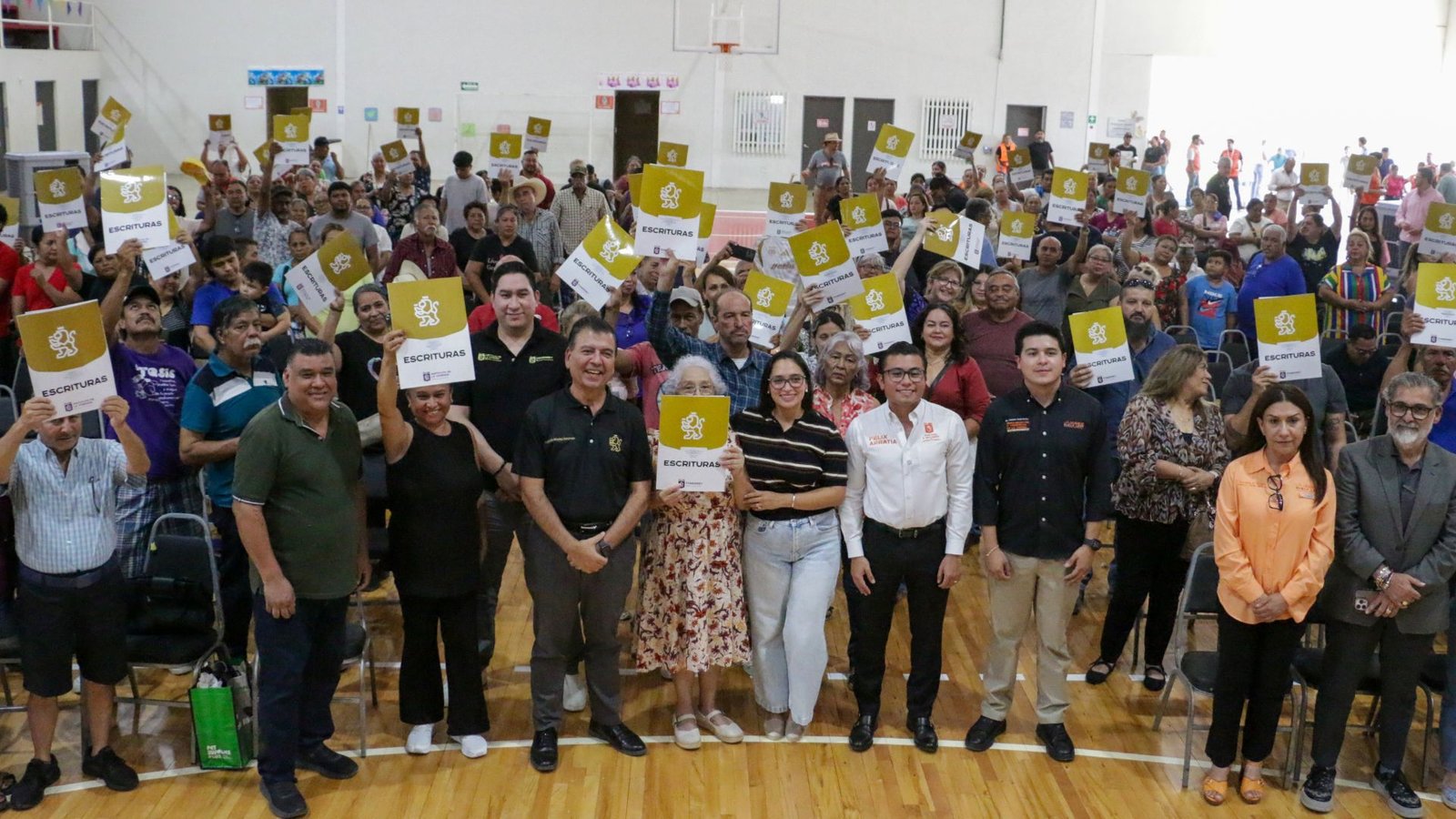 Nuevo León supera 14 mil escrituras entregadas a familias
