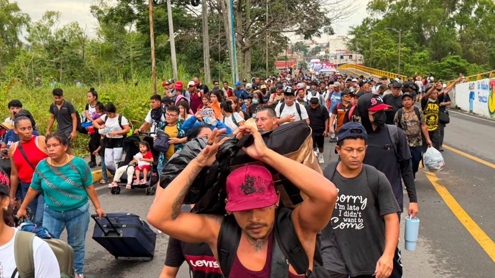 Caravana migrante sale de Tapachula rumbo al centro de México