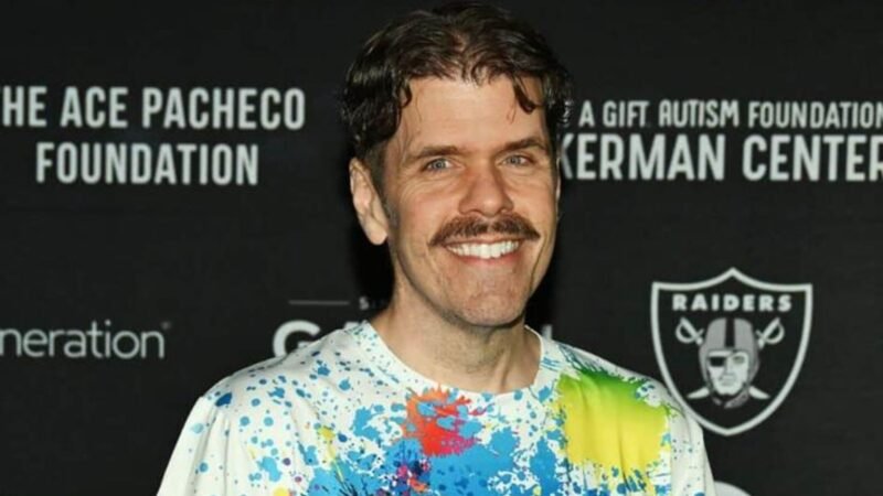 Familia de Perez Hilton reporta avance en su salud: ya puede comunicarse