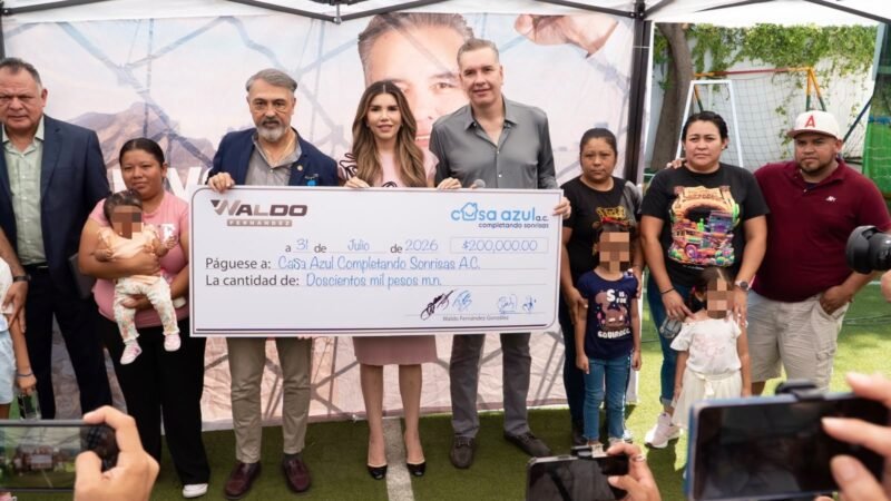 Dona Waldo 200 mil pesos a Casa Azul