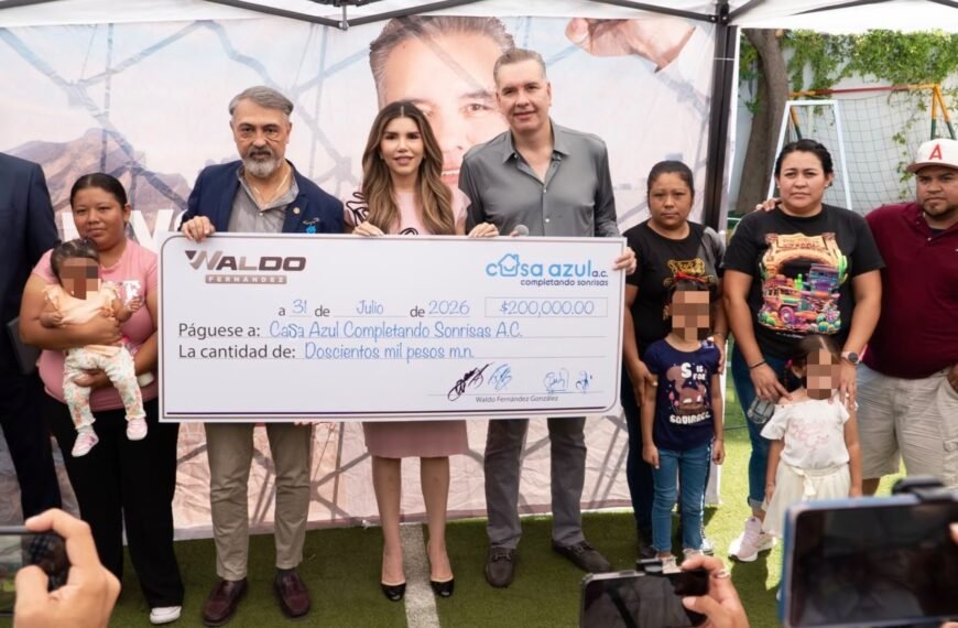 Dona Waldo 200 mil pesos a Casa Azul