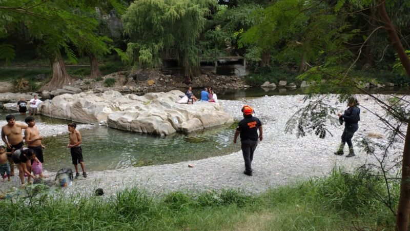 Evacúan parques de Guadalupe por lluvias intensas