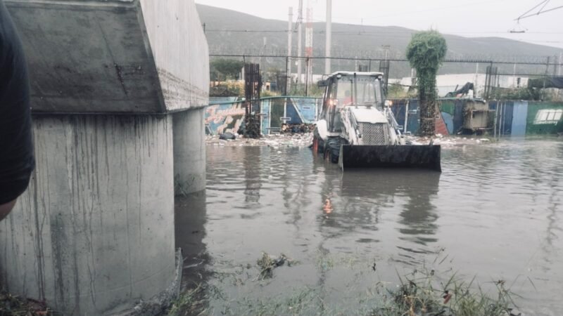 Lluvias dejan inundaciones y rescates en Monterrey