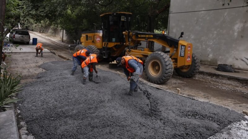 Guadalupe pavimenta calles de Rincón de la Sierra
