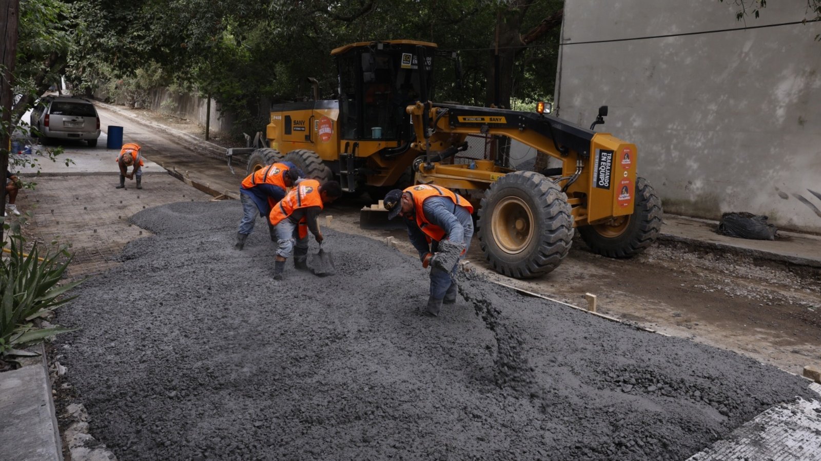 Guadalupe pavimenta calles de Rincón de la Sierra