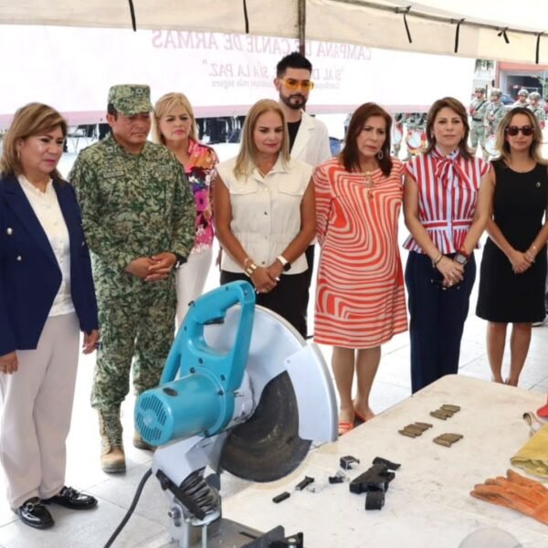 Instala Guadalupe módulo de canje de armas en la Plaza Principal