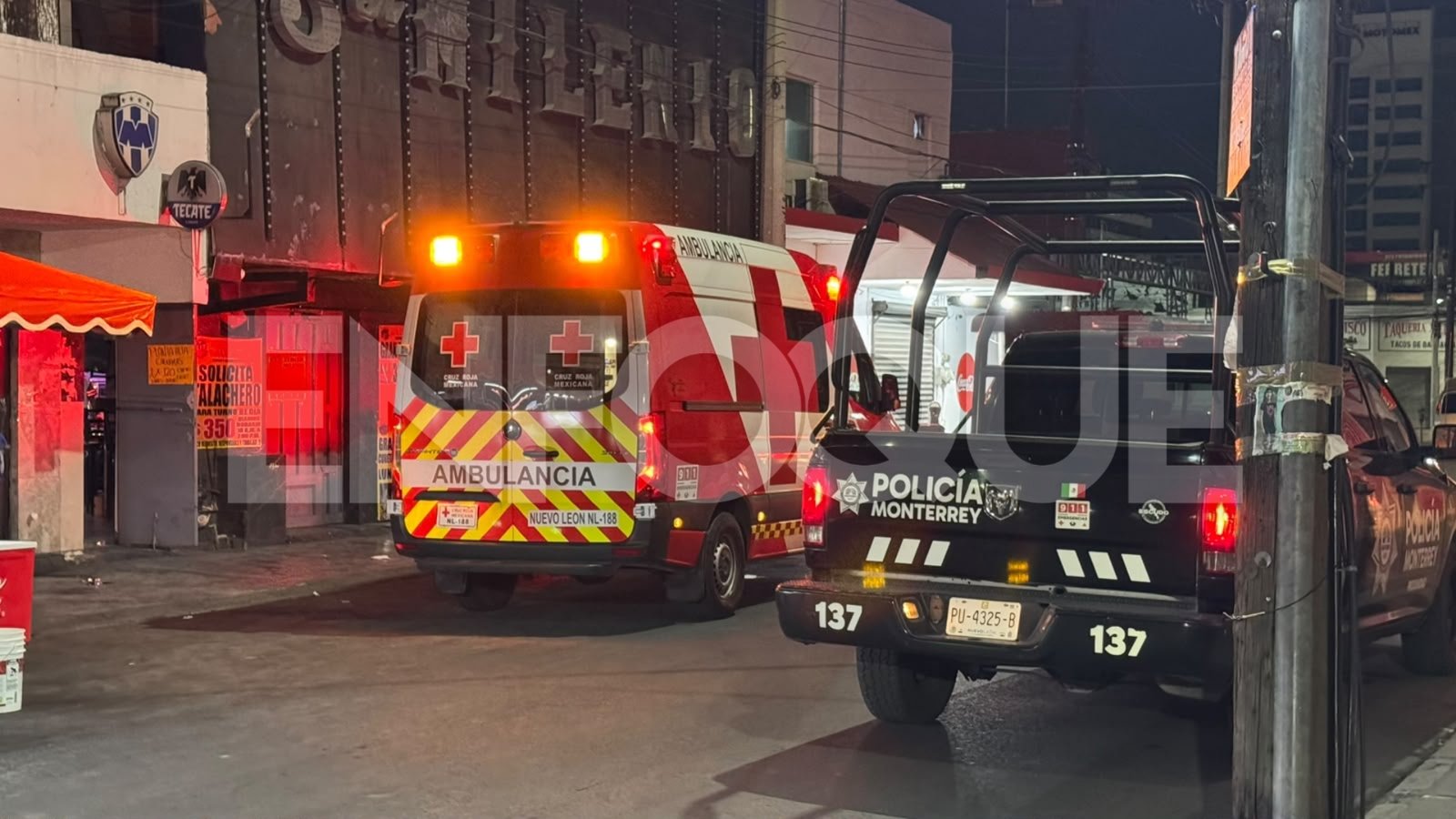Mujer resulta herida durante riña en bar de Monterrey