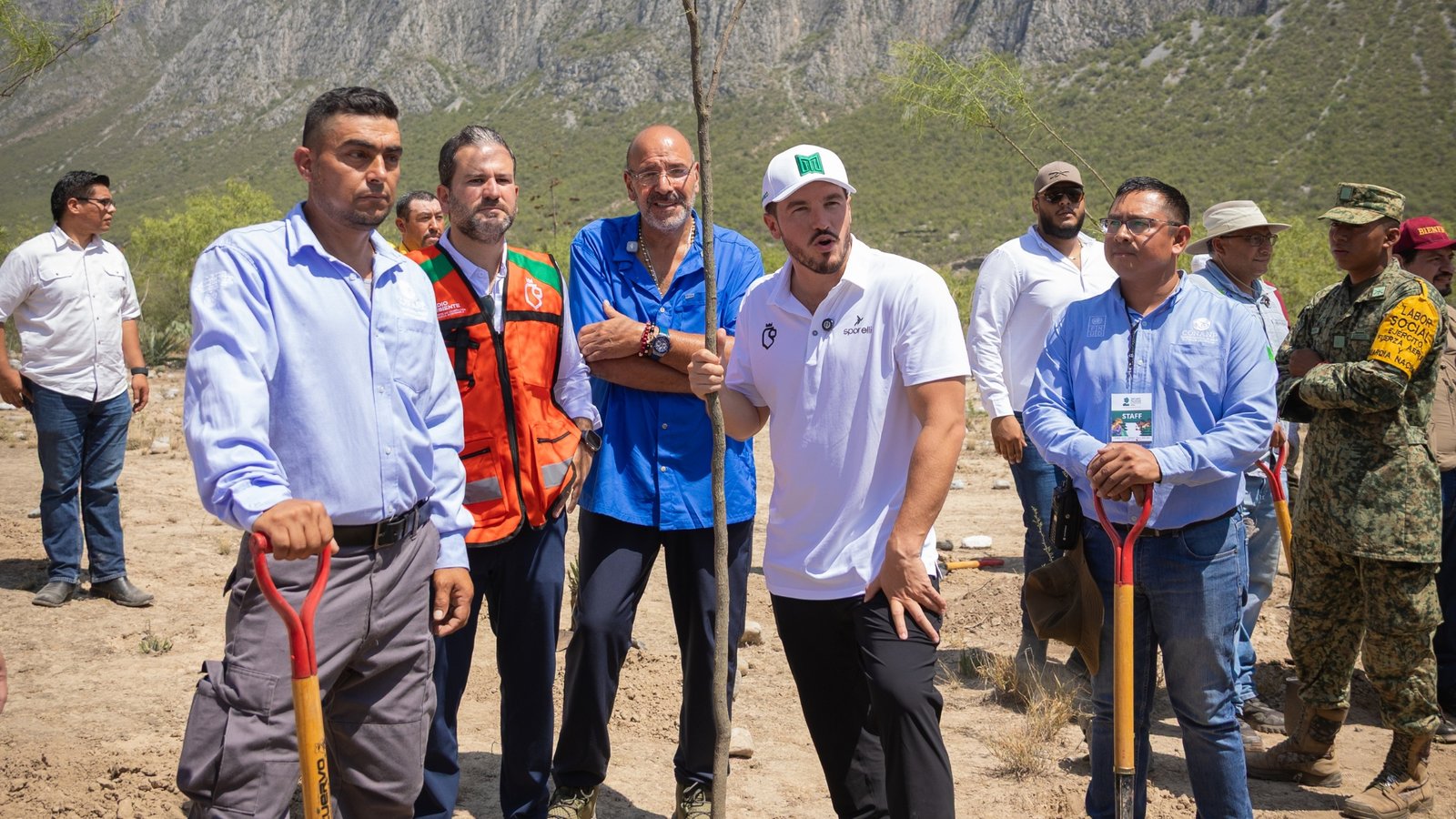 Siembran 2 mil 500 árboles en La Huasteca