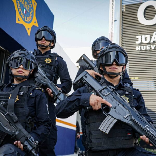 Juárez equipa a mil 300 elementos de seguridad