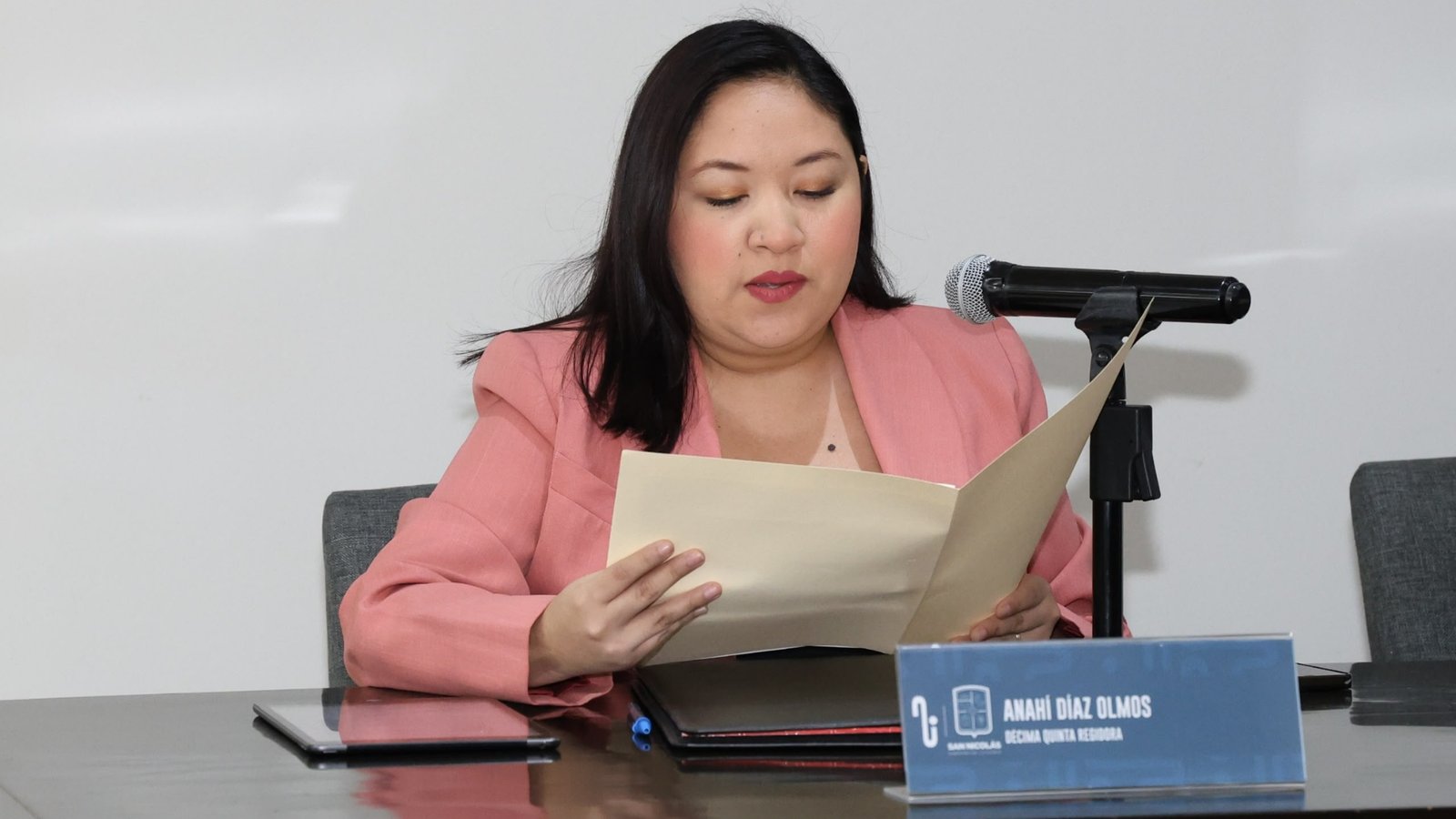 Regidora de San Nicolás renuncia a MC y busca sumarse al PAN