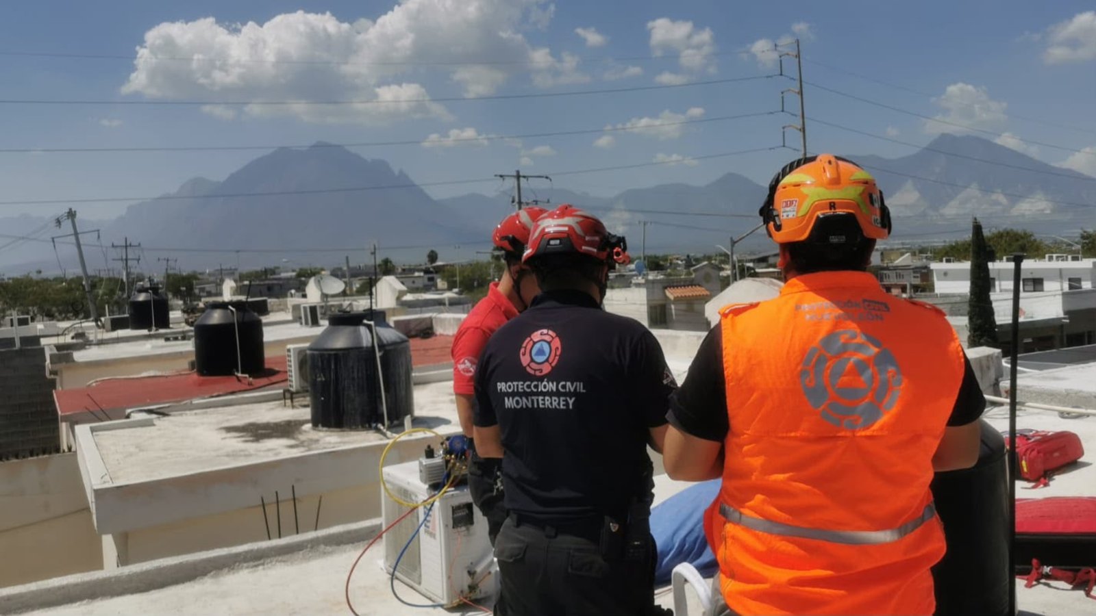 Muere trabajador tras descarga eléctrica en Monterrey