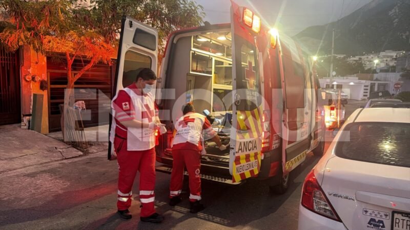 Cae mujer de azotea en Santa Catarina