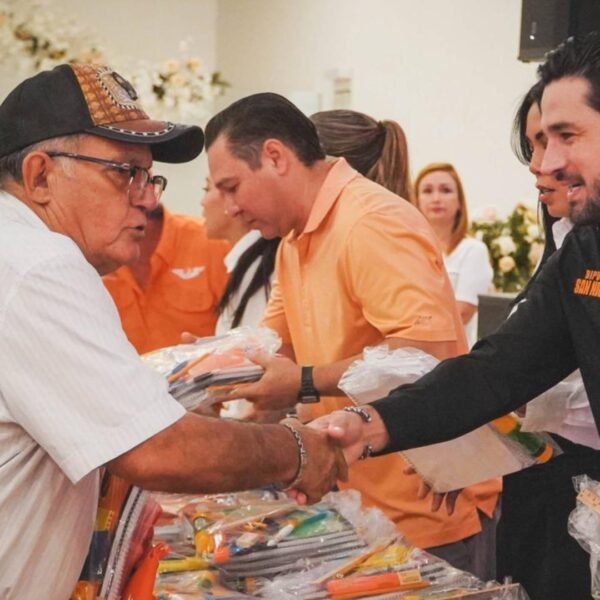 Entrega Glen 1,500 kits escolares en San Nicolás