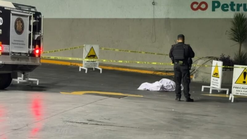 Hallan a hombre sin vida en gasolinera al sur de Monterrey