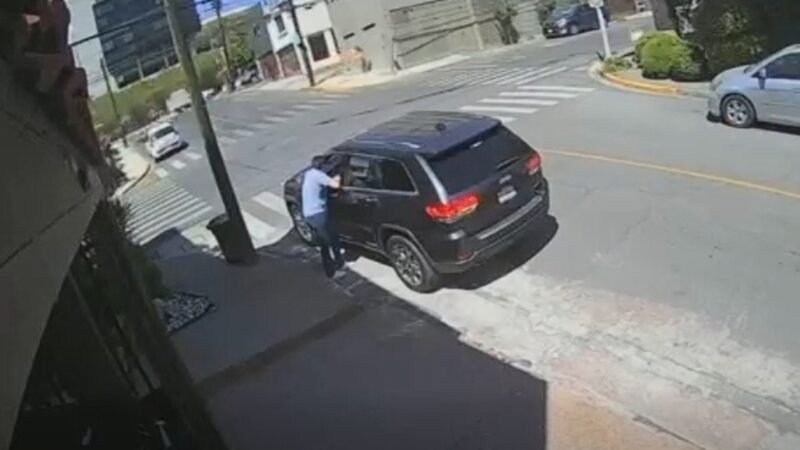 Roban 4 millones de pesos a hombre tras salir de banco en San Pedro