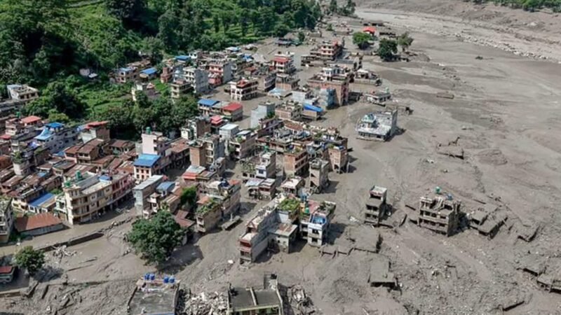 Colapso de glaciar en Nepal y Tíbet deja más de 350 muertos y cientos de desaparecidos