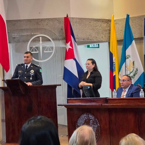 Llevan experiencia de seguridad a congreso internacional