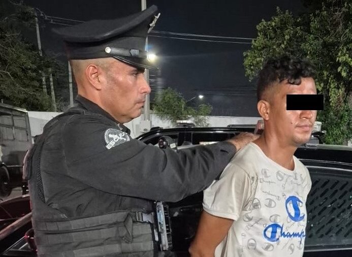 Vinculan a acusado de empujar a peatón hacia tráiler