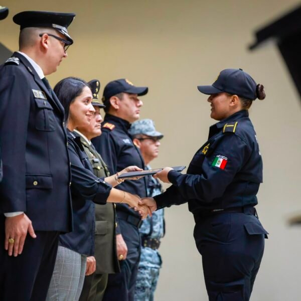 Juárez fortalece su corporación de seguridad con 33 nuevos elementos y 263 policías recertificados