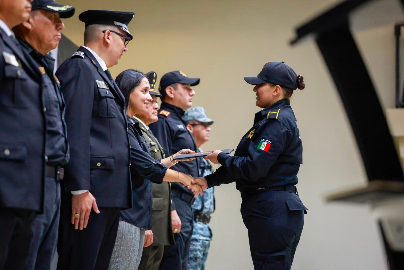 Juárez fortalece su corporación de seguridad con 33 nuevos elementos y 263 policías recertificados
