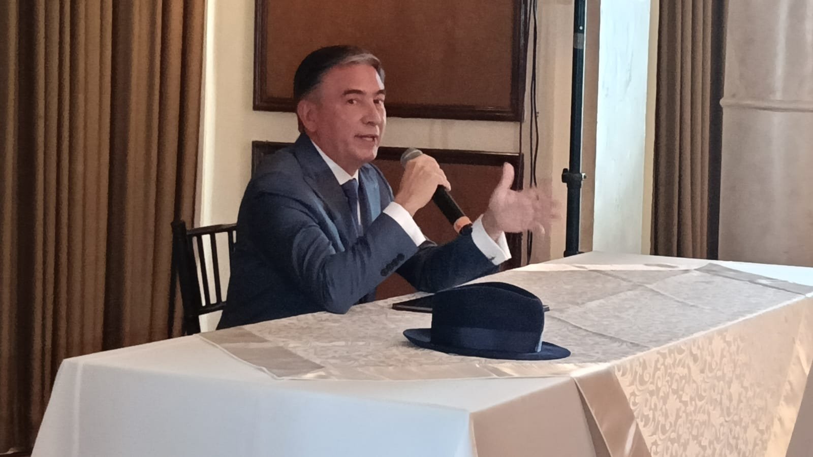 Llama Aldo Fasci al diálogo rumbo a 2027