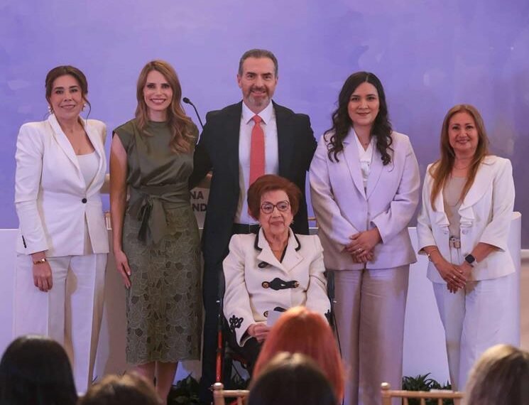 Entrega Monterrey Medalla María Elena Chapa 2026