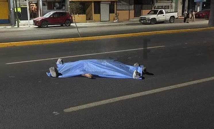 Taxi atropella y mata a hombre en Escobedo