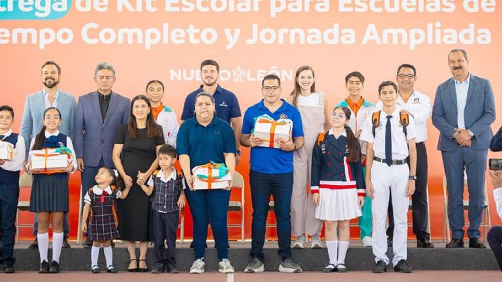 Samuel García busca que al menos 50% de alumnos use transporte escolar