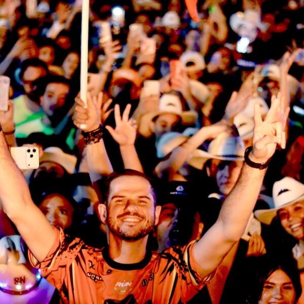 Reúne Norteño Run a más de 8 mil personas en Parque Fundidora