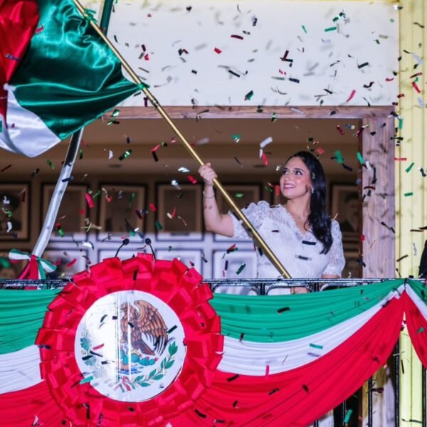 Celebra Mónica Oyervides Grito de Independencia en Juárez