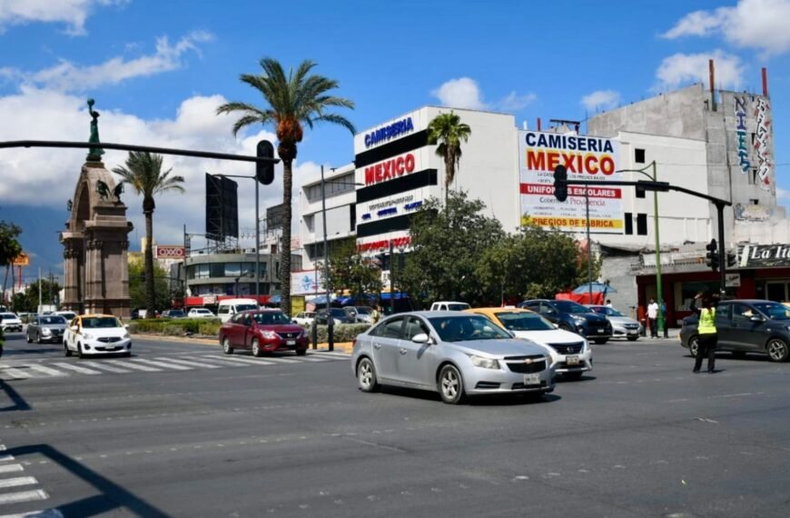 Provocan semáforos apagados operativo vial en el Centro de Monterrey