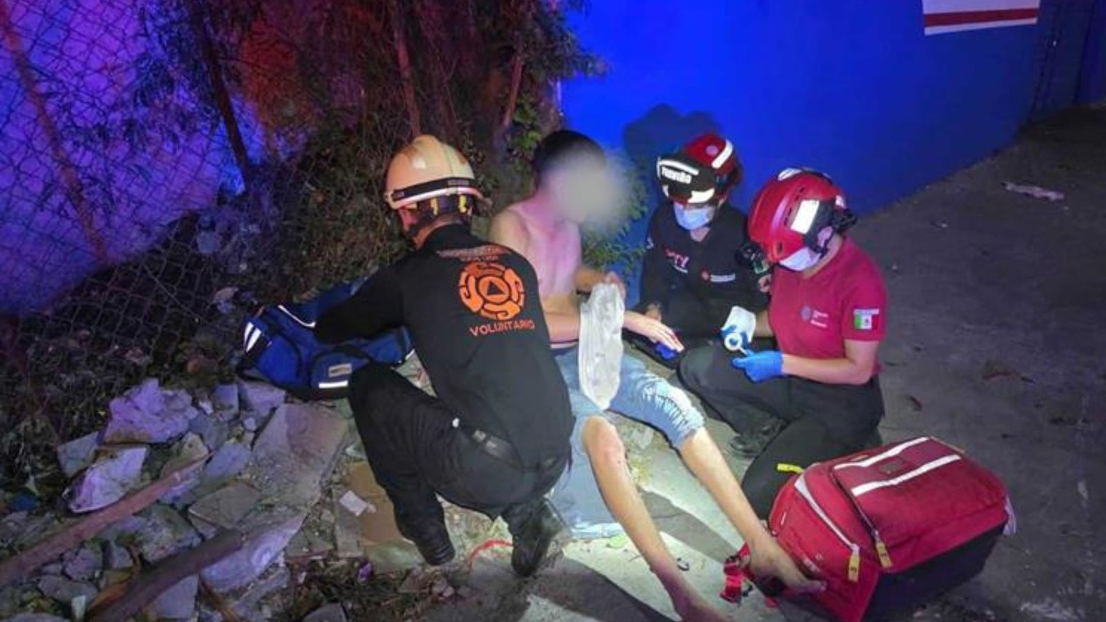 Choca camión de carga contra negocio en Monterrey