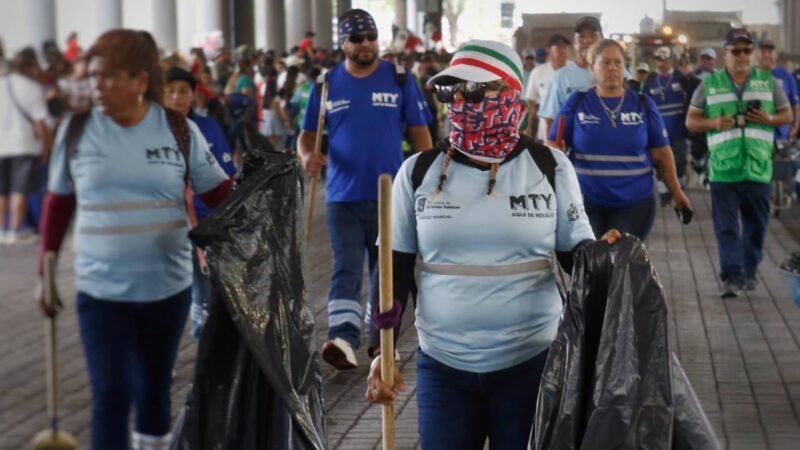 Recolecta Monterrey más de 30 toneladas de basura tras desfile patrio