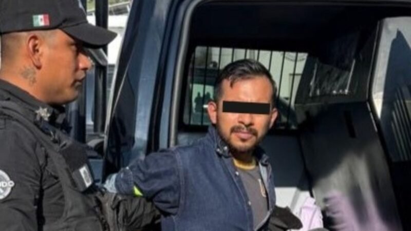 Aprovecha que mujer dormía para robarle el celular