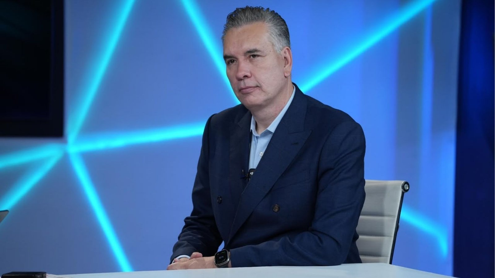Waldo Fernández cuestiona acuerdos entre MC, PRI y PAN en Nuevo León