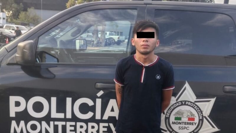 Aseguran auto ligado a robo tras detención en Monterrey
