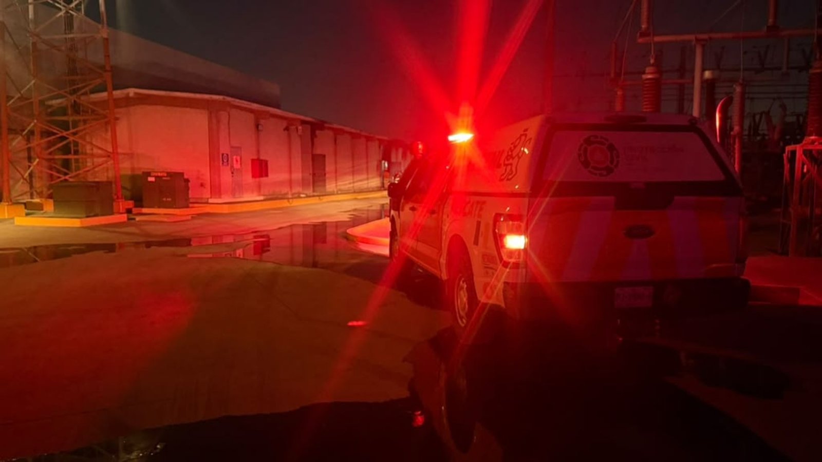Controlan incendio en subestación eléctrica de Apodaca