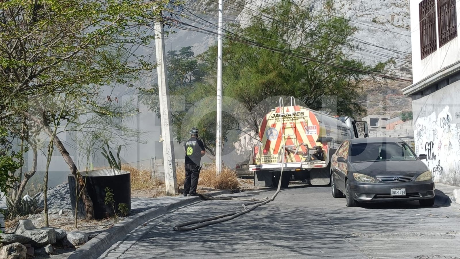 Moviliza a Bomberos incendio en las faldas del Cerro de Las Mitras
