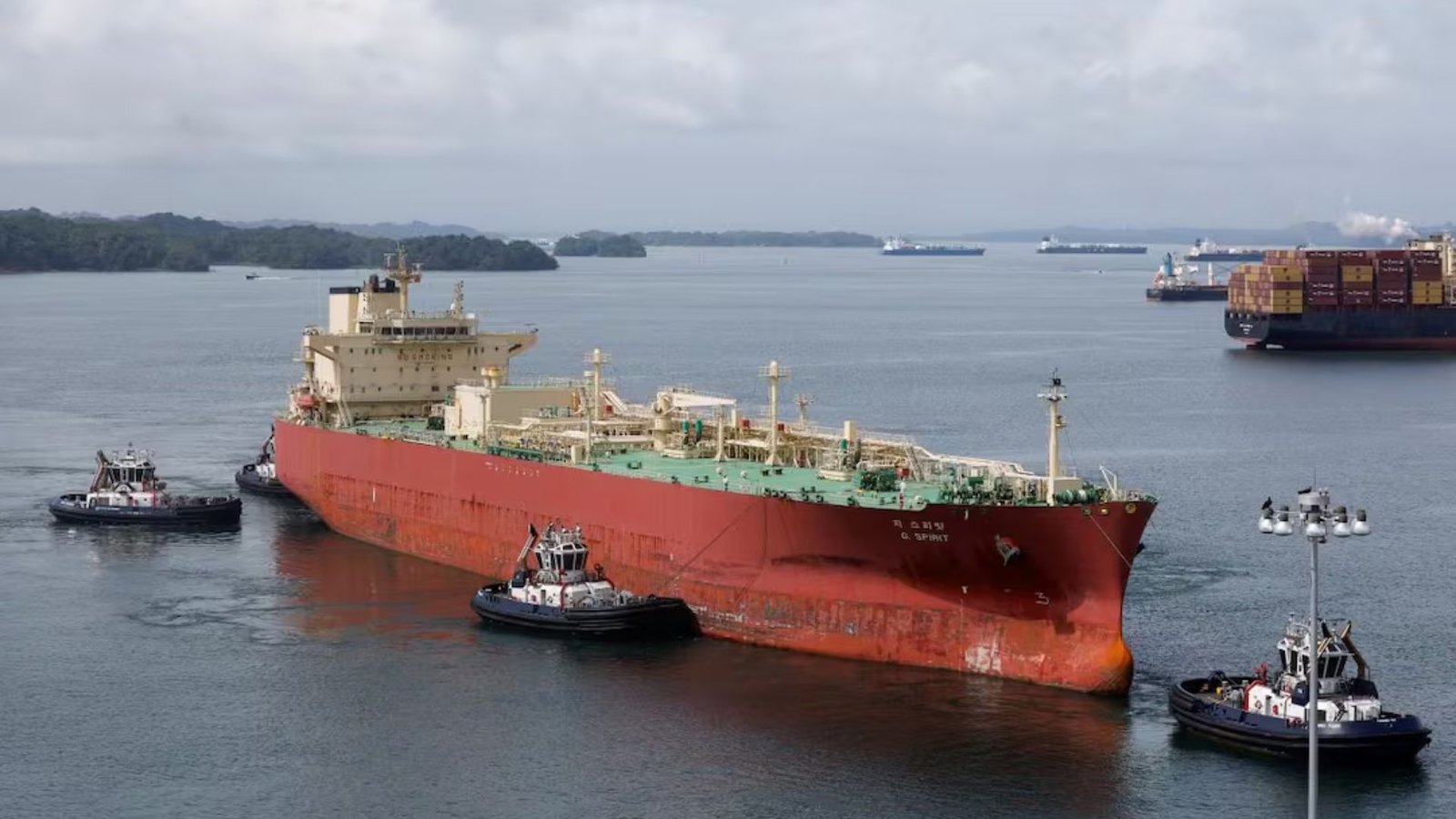 Reduce Canal de Panamá tránsitos diarios por falta de lluvias