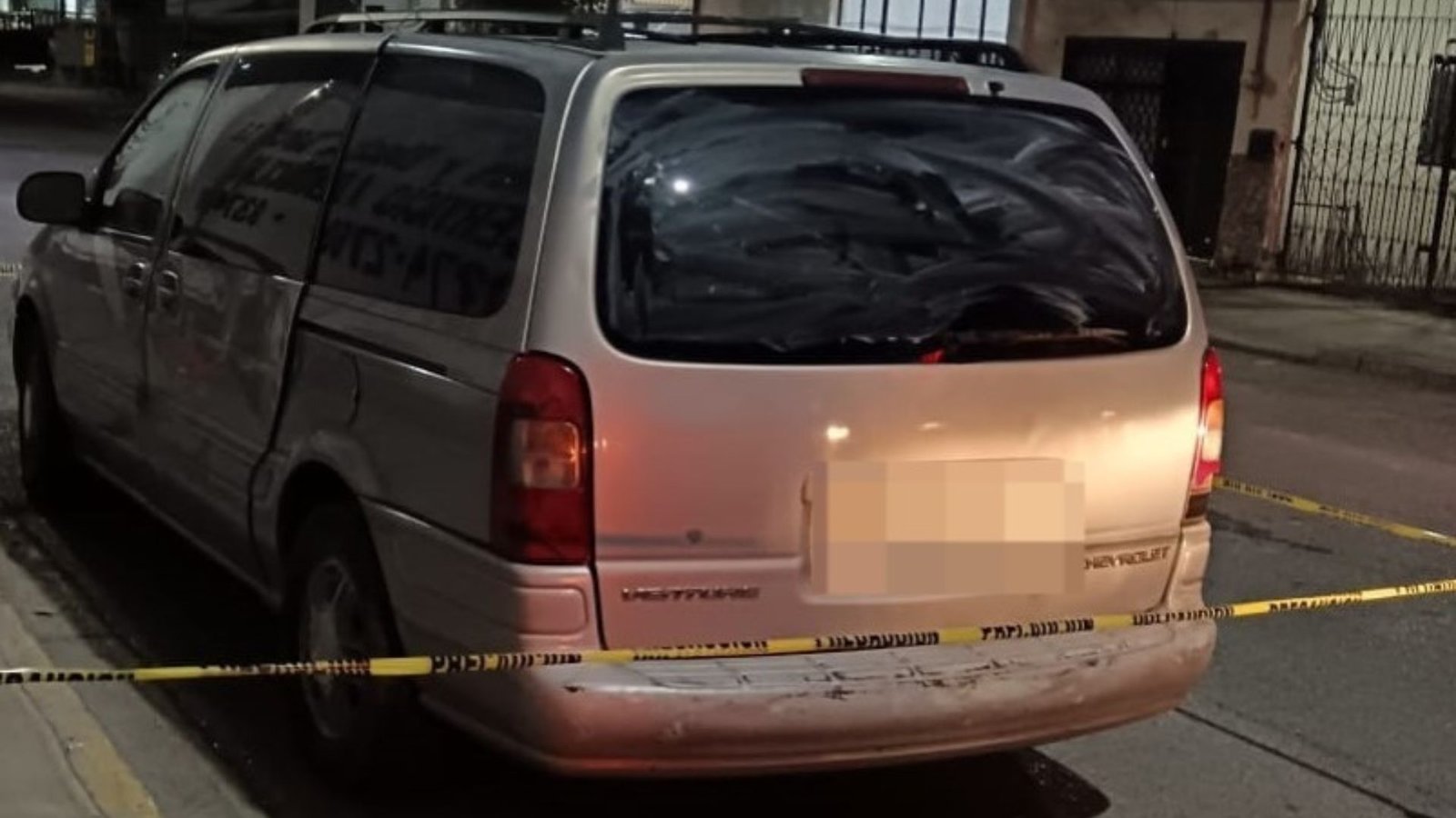 Localizan paquetes de presunta droga en camioneta abandonada