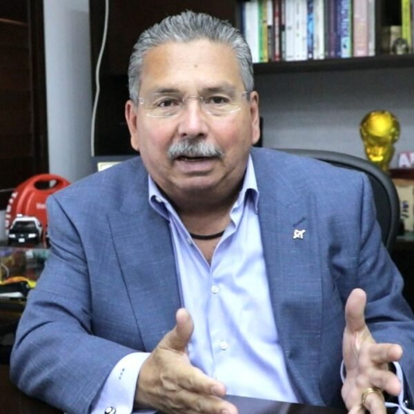 Acepta Escobedo llamado de Samuel García para dialogar por el Presupuesto 2027