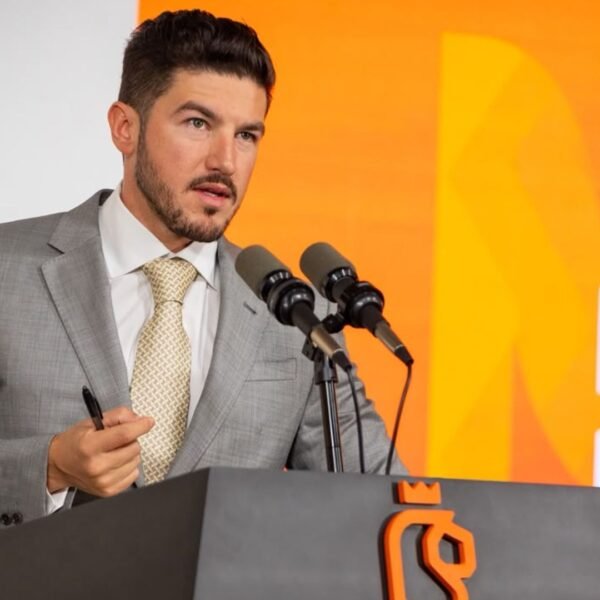 Ve Samuel García al tráfico como reto de Nuevo León