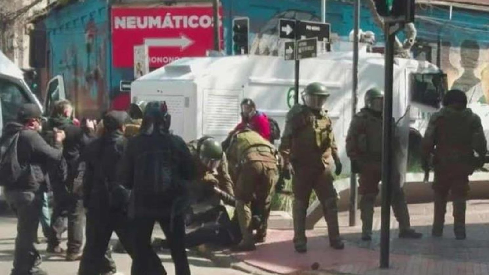 Protestas contra reforma de seguridad de Kast terminan en enfrentamientos en Chile